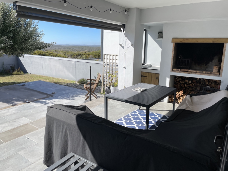 4 Bedroom Property for Sale in Pearl Bay Western Cape